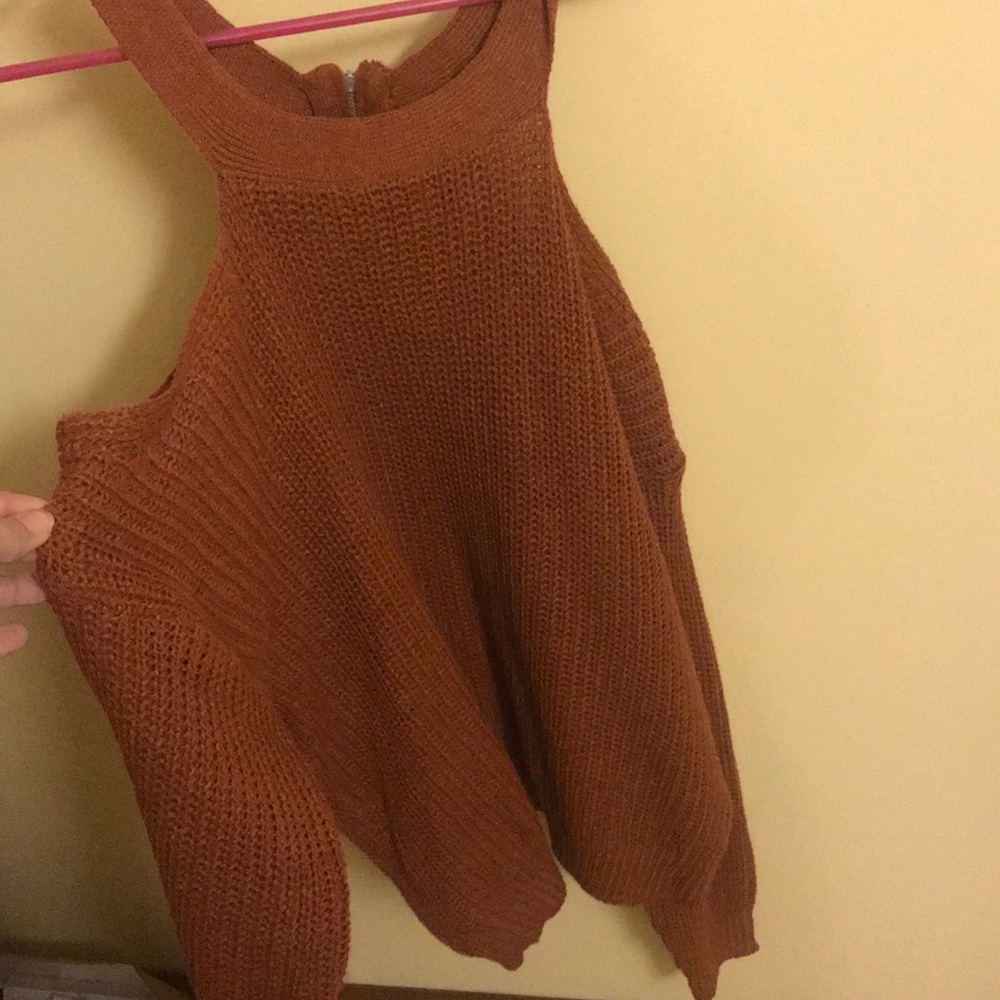 Open shoulder sweater with back zipper